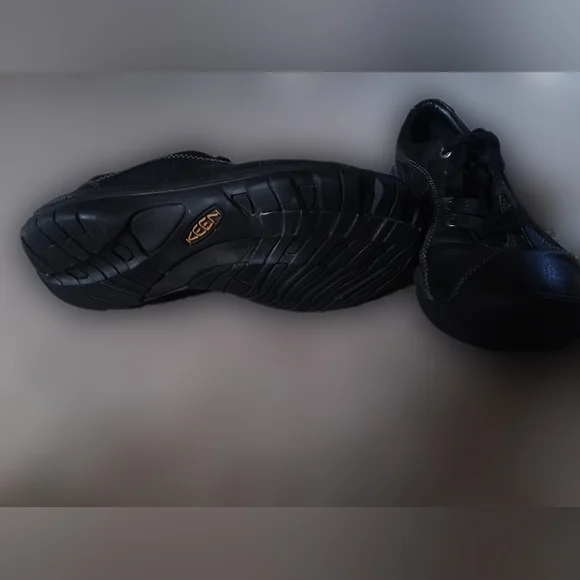 Keen 9.5 shoes - Picture 2 of 7